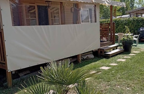 Condrieu Casa | Homerez - Bungaló cómodo en Condrieu con piscina compartida