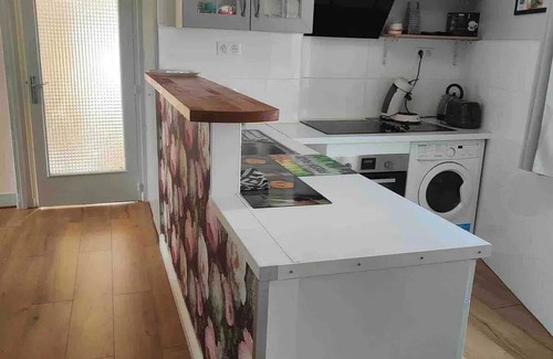 Neris-les-Bains Apartamento | Homerez - Central Apt Néris-les-Bains