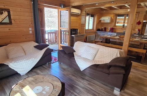 Venosc Chalet De Esquí | Homerez - Chalet en Venosc con Jacuzzi
