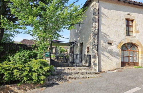 Peyrusse-le-Roc Casa | Homerez - Casa encantadora Peyrusse le Roc, Jardín