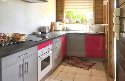 Bouillante Casa | Homerez - Encantador Bungalow cerca de Bouillante con Aire Acondicionado