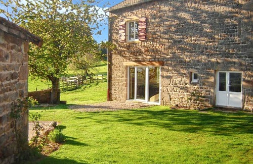 Donzy-le-National Casa | Homerez - Casa encantadora en La Vineuse con jardín cerrado