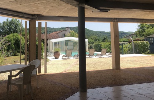 Saint-Gery Casa | Homerez - Casa encantadora en Saint-Géry con piscina compartida