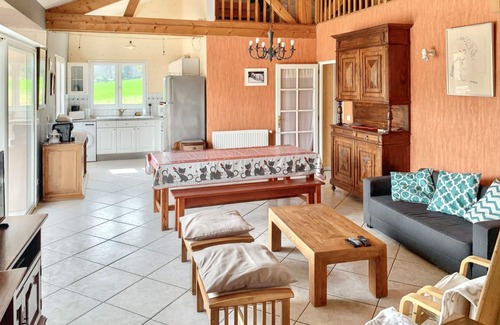 Saint-Gery Casa | Homerez - Encantadora casa en Saint-Géry con piscina compartida