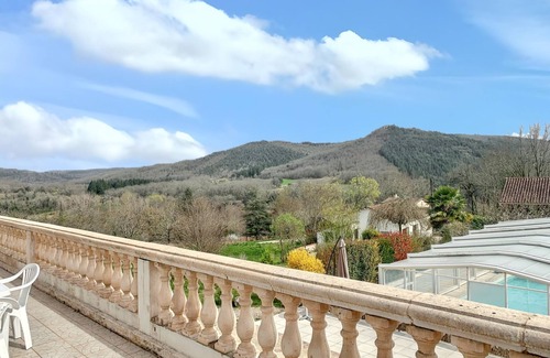 Saint-Gery Casa | Homerez - Encantadora casa en Saint-Géry con piscina compartida