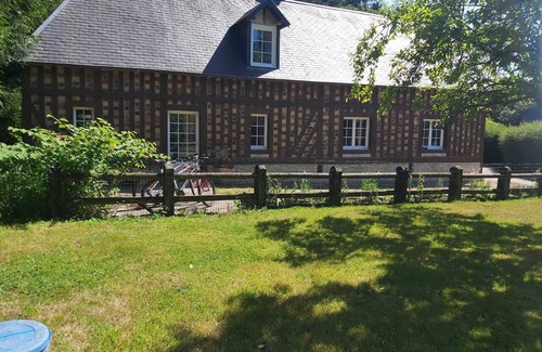 Annebault Casa | Homerez - Casa encantadora en Annebault con jardín cercado y barbacoa