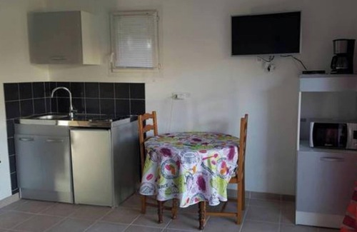 Martigues Casa | Homerez - Encantadora casa en Martigues con jardín y aire acondicionado