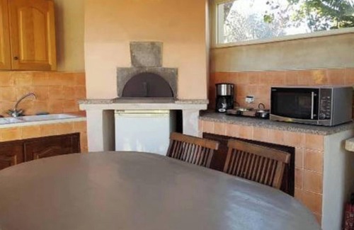 Martigues Casa | Homerez - Encantadora casa en Martigues con jardín y aire acondicionado