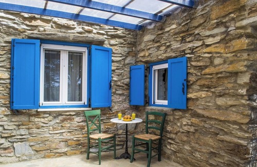 Ioulida Casa | Homerez - Casa encantadora en Kastanies con chimenea y vistas