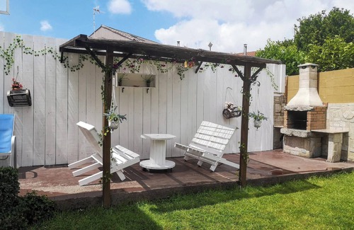 Boiro Casa | Homerez - Casa encantadora en Esteiro con jardín y terrazas