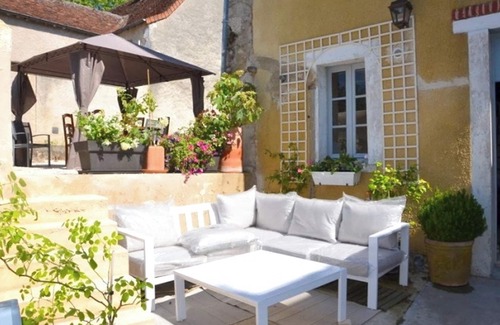 Le Blanc Casa | Homerez - Casa encantadora en Le Blanc con spa y jardín