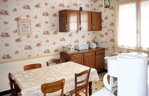 Montbron Casa | Homerez - Casa encantadora en Montbron con terraza y jardín