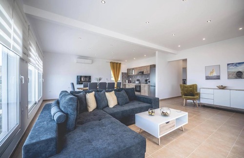 Stegna Casa | Homerez - Casa encantadora en Rodas con jacuzzi y vistas al mar