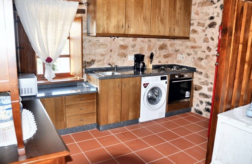Salsas Casa | Homerez - Casa Encantadora en Parada + Chimenea, Jardín