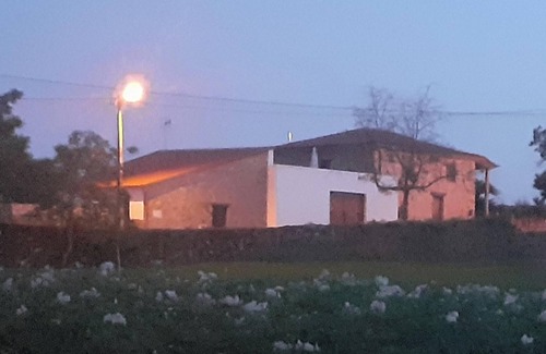 Salsas Casa | Homerez - Casa Encantadora en Parada + Chimenea, Jardín