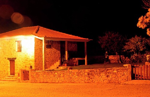Salsas Casa | Homerez - Casa Encantadora en Parada + Chimenea, Jardín