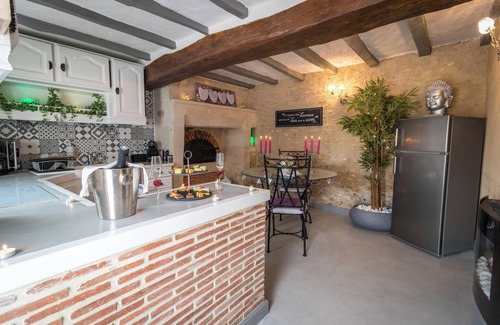 Arcay Casa | Homerez - Casa con encanto en Arçay, jacuzzi incluido
