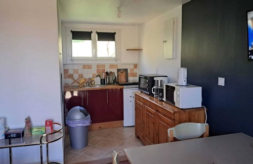Treignac Apartamento | Homerez - Encantador Estudio en Treignac con Terraza de 22 m²