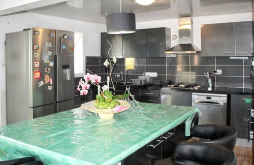Le Tampon Villa | Homerez - Encantadora Villa en Le Tampon con piscina privada
