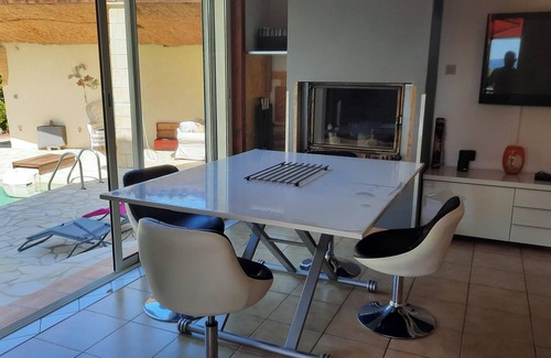 Merindol Villa | Homerez - Villa encantadora en Mérindol con piscina privada
