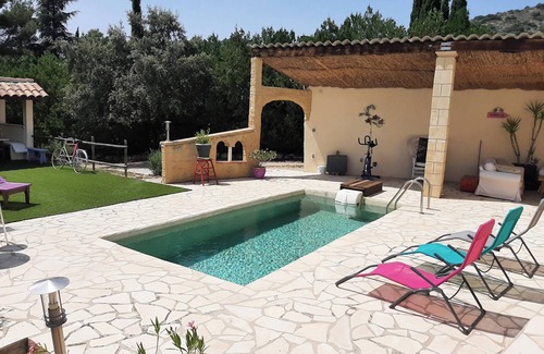 Merindol Villa | Homerez - Villa encantadora en Mérindol con piscina privada
