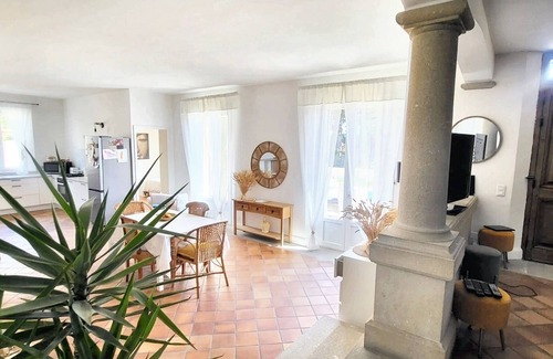 Monteux Villa | Homerez - Villa encantadora con piscina privada en Monteux