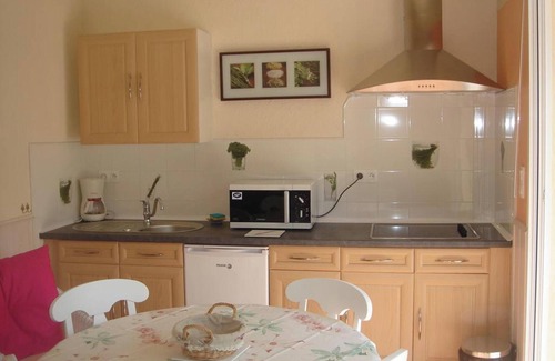 Bussac-Foret Casa | Homerez - Casa cómoda en Bussac-Forêt - Piscina