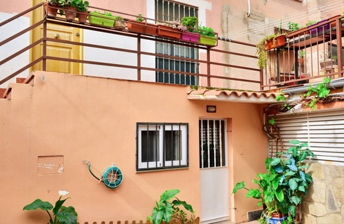 Distrito Centro-Casco-Antiguo Apartamento | Homerez - Cómodo apartamento en Cáceres - 55 m² - Terraza acogedora