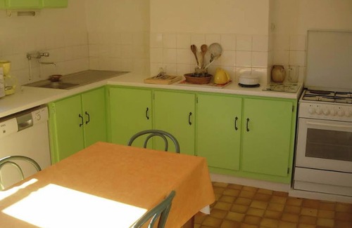 Chataigneraie Cantalienne Apartamento | Homerez - Apartamento confortable en Vitrac - 40 m² - Vista al jardín