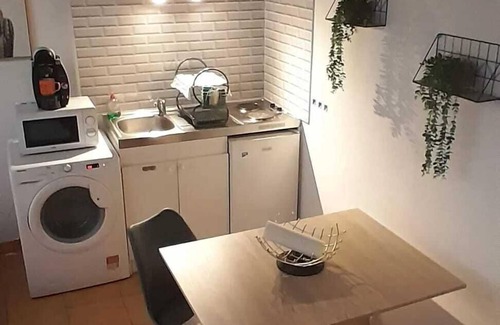 Amiens Apartamento | Homerez - Cozy apartment in Amiens with garden