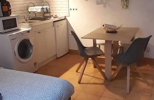 Amiens Apartamento | Homerez - Cozy apartment in Amiens with garden
