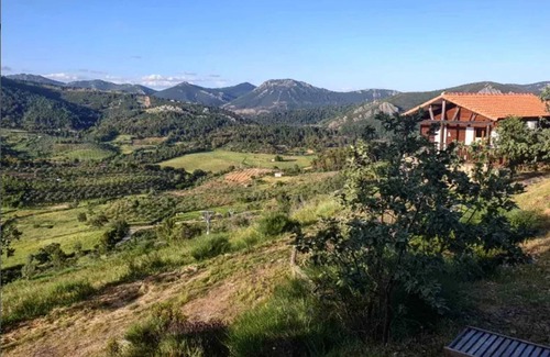 Canamero Casa | Homerez - Casa cálida en Cañamero con piscina