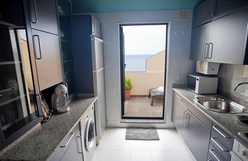Malpica de Bergantinos Apartamento | Homerez - Apartamento elegante en Malpica con vistas al mar