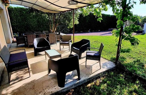 Chamaret Villa | Homerez - Villa elegante en Chamaret con piscina privada