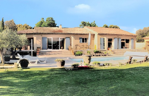 Regusse Villa | Homerez - Villa elegante en Régusse con piscina privada