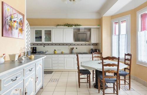 Bourre Villa | Homerez - Villa elegante en Bourré con piscina privada