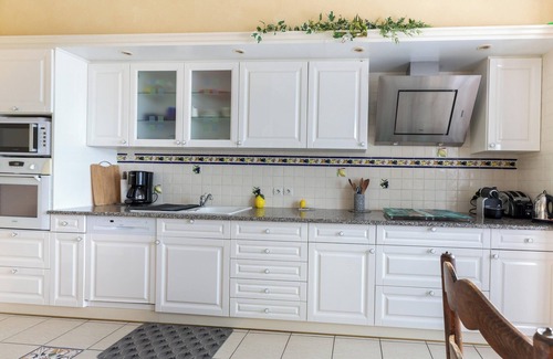 Bourre Villa | Homerez - Villa elegante en Bourré con piscina privada