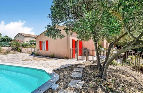 Eyragues Villa | Homerez - Encantadora Villa con Piscina Privada en Eyragues