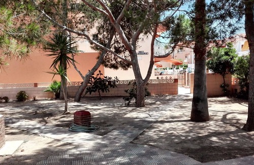 El Perello Casa | Homerez - Sunny House in El Pouet – Pool and Garden View