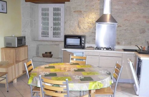 Faycelles Casa | Homerez - Family-friendly House in Faycelles with Terrace