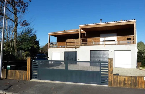 Les Mathes Casa | Homerez - Casa familiar en Les Mathes con jardín y sauna