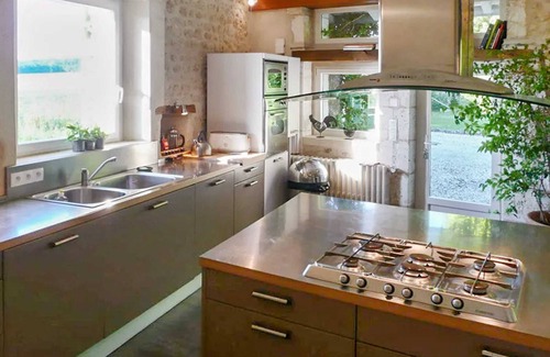 Bellon Casa | Homerez - Casa familiar en Bellon, piscina privada de 200m²