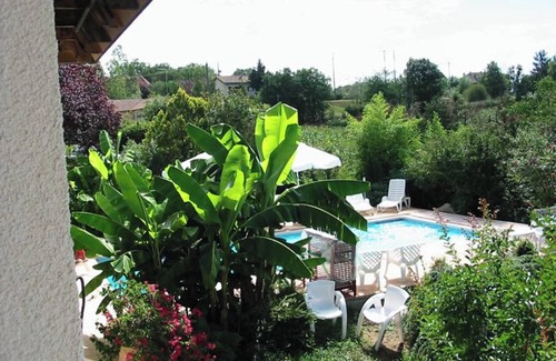 Saint-Etienne-de-Maurs Apartamento | Homerez - Apto con piscina cerca de St-Étienne