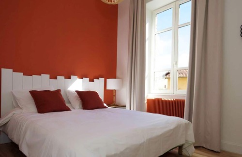 Saint-Cyr-au-Mont-d'Or Apartamento | Homerez - Amazing appartement for 4 ppl. with garden at Saint-Cyr-au-Mont-d'Or