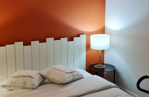 Saint-Cyr-au-Mont-d'Or Apartamento | Homerez - Amazing appartement for 4 ppl. with garden at Saint-Cyr-au-Mont-d'Or