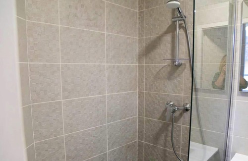 Saint-Cyr-au-Mont-d'Or Apartamento | Homerez - Amazing appartement for 2 ppl. with garden at Saint-Cyr-au-Mont-d'Or