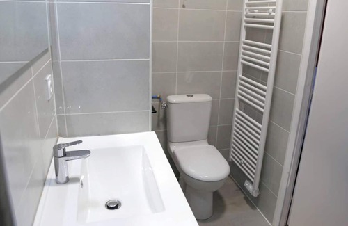 Saint-Cyr-au-Mont-d'Or Apartamento | Homerez - Amazing appartement for 2 ppl. with garden at Saint-Cyr-au-Mont-d'Or