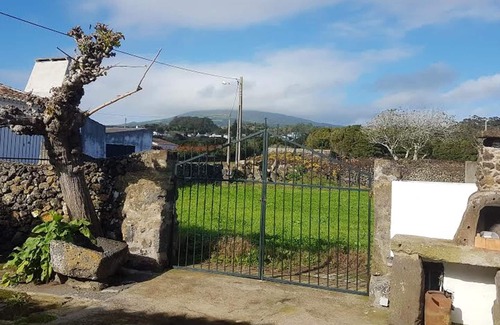 Angra do Heroismo Casa | Homerez - Casa a 1 km de la playa para 5 pers. con jacuzzi y vistas al mar