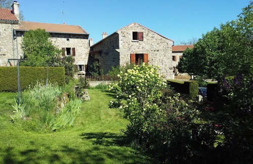 Cubelles Casa | Homerez - Casa Cubelles con jardín