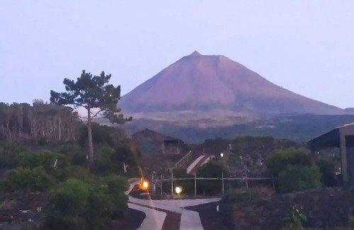 Sao Roque do Pico Casa | Homerez - Casa para 4 pers. con piscina compartida, jacuzzi y jardín en Lajido